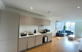 Bracknell Stylish Two Bedroom Apartment